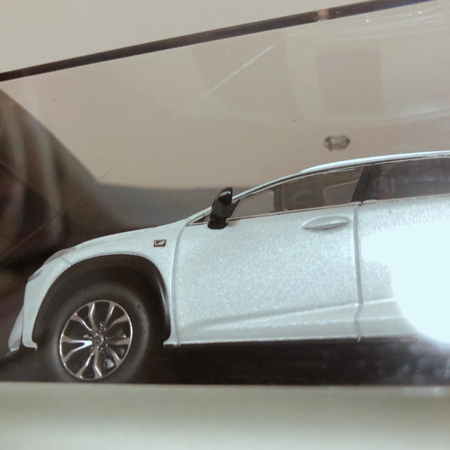 LEXUS レクサス NX200t ミニカー 1/43サイズ-