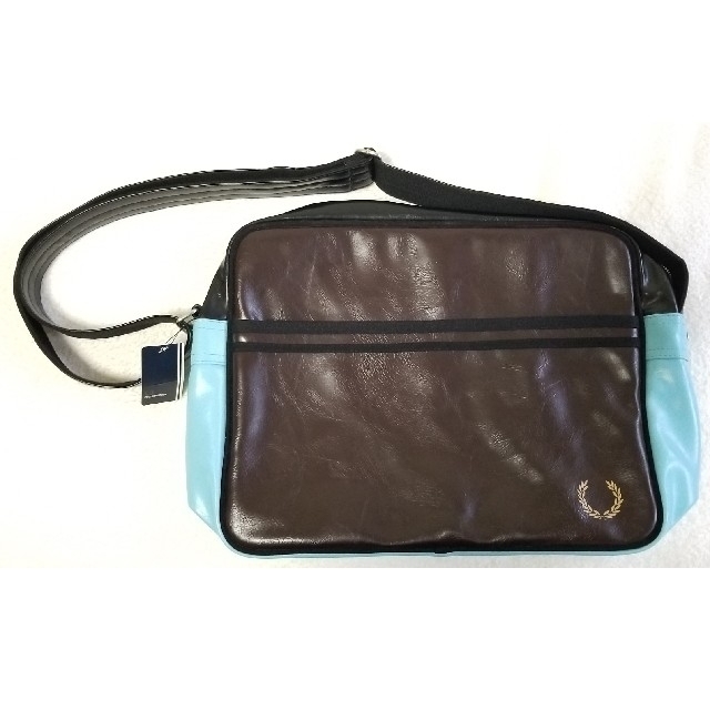 FRED PERRY(フレッドペリー)の日本未入荷カラー FRED PERRY ショルダーバッグ メンズのバッグ(ショルダーバッグ)の商品写真