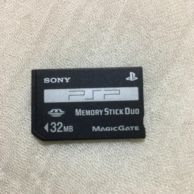 PlayStation Portable(プレイステーションポータブル)のPSP 3000 本体　メタリックブルー エンタメ/ホビーのゲームソフト/ゲーム機本体(携帯用ゲーム機本体)の商品写真