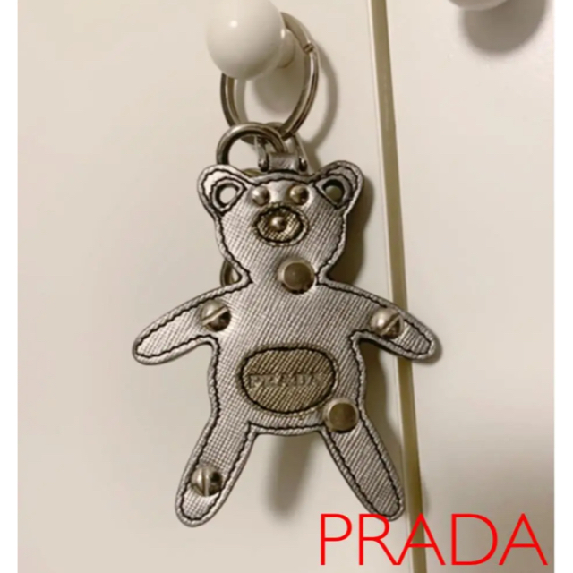 PRADA(プラダ)のタイムセール！！美品　正規品　PRADA キーホルダー　チャーム レディースのファッション小物(キーホルダー)の商品写真