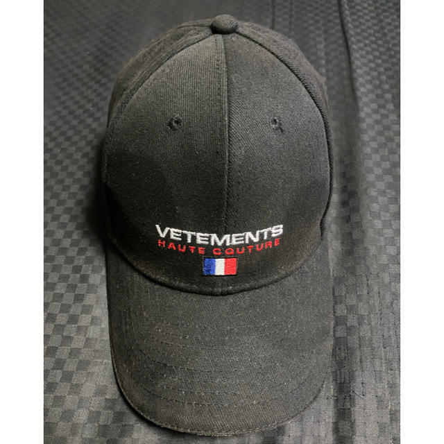 VETEMENTS HAUTE COUTUREのサムネイル