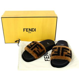 フェンディ(FENDI)の【ユコ様】フェンディ サンダル 23cm スリッパ ファー FFロゴ ズッカ(サンダル)