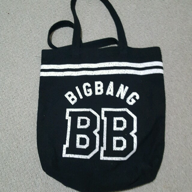 BIGBANG(ビッグバン)のBIGBANG　トートバッグ エンタメ/ホビーのタレントグッズ(ミュージシャン)の商品写真