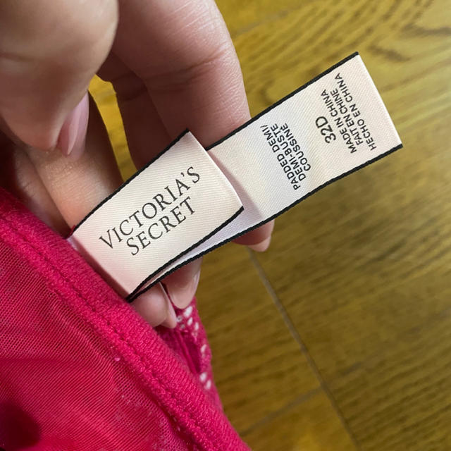 Victoria's Secret(ヴィクトリアズシークレット)の【正規品】Victoria’s Secret ブラ32D(70D) レディースの下着/アンダーウェア(ブラ)の商品写真