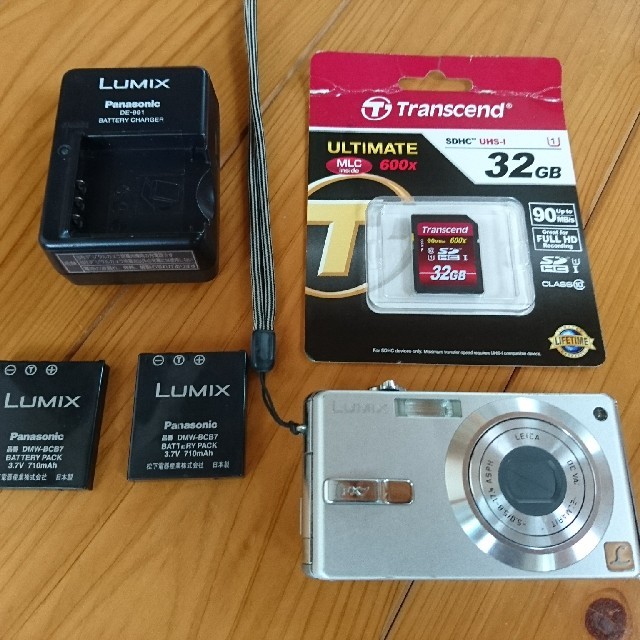 Panasonic(パナソニック)のコンパクトデジタルカメラ LUMIX DMC-FX7 スマホ/家電/カメラのカメラ(コンパクトデジタルカメラ)の商品写真
