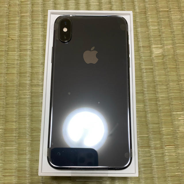 iPhone XS スペースグレー 64 GB au