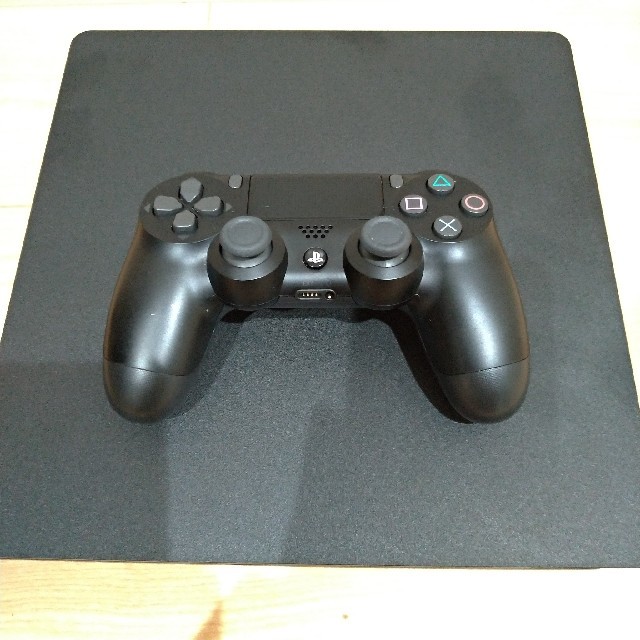 PlayStation4(プレイステーション4)の大容量 PlayStation4 本体 CUH-2200BB01 エンタメ/ホビーのゲームソフト/ゲーム機本体(家庭用ゲーム機本体)の商品写真