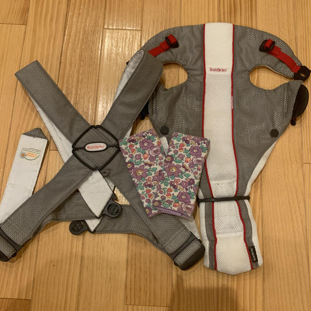 BABYBJORN(ベビービョルン)のベビービョルン 抱っこ紐 メッシュ　よだれカバー付き キッズ/ベビー/マタニティの外出/移動用品(抱っこひも/おんぶひも)の商品写真