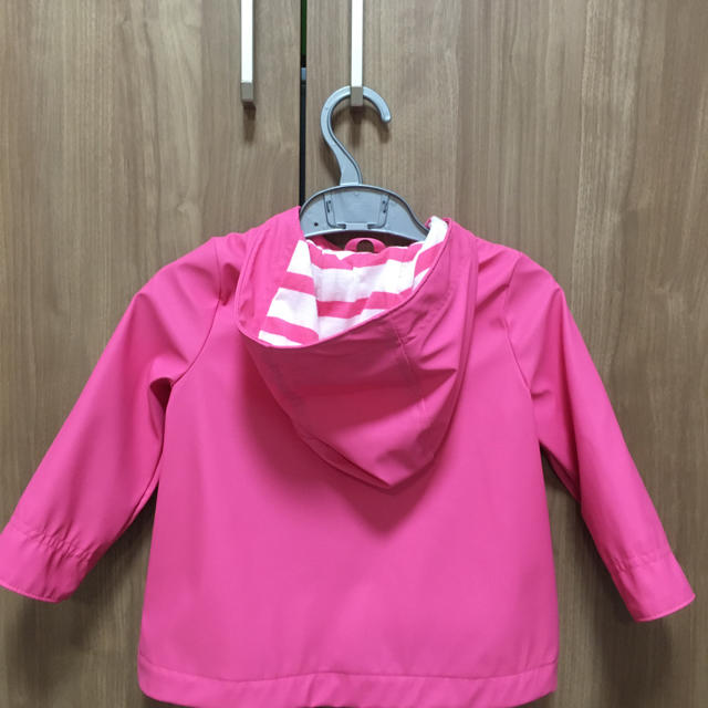 babyGAP(ベビーギャップ)のbaby GAP 90cm 女の子 レインコート 未使用品 キッズ/ベビー/マタニティのキッズ服女の子用(90cm~)(ジャケット/上着)の商品写真