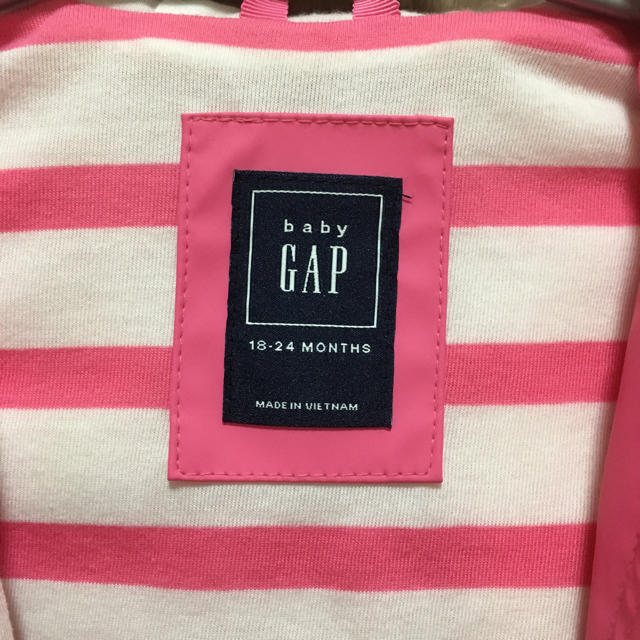 babyGAP(ベビーギャップ)のbaby GAP 90cm 女の子 レインコート 未使用品 キッズ/ベビー/マタニティのキッズ服女の子用(90cm~)(ジャケット/上着)の商品写真