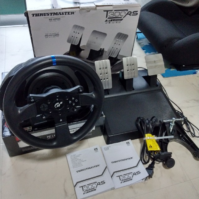 Thrustmaster T300RS GT Edition PS4家庭用ゲーム機本体