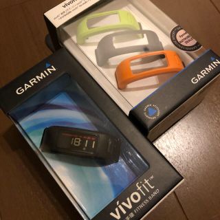 ガーミン(GARMIN)のGarmin vivofit & 交換バンド 【更に、お値下げ！】(その他)