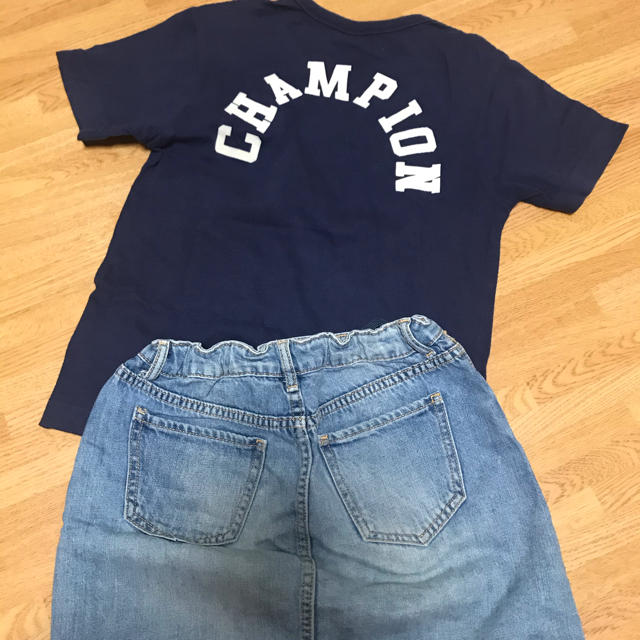 Champion(チャンピオン)の最終セール‼️Champion Tシャツ＋デニムミニスカートセット キッズ/ベビー/マタニティのキッズ服女の子用(90cm~)(Tシャツ/カットソー)の商品写真