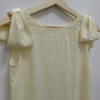 リランドチュール(Rirandture)のリランドチュール肩リボントップス(Tシャツ(半袖/袖なし))
