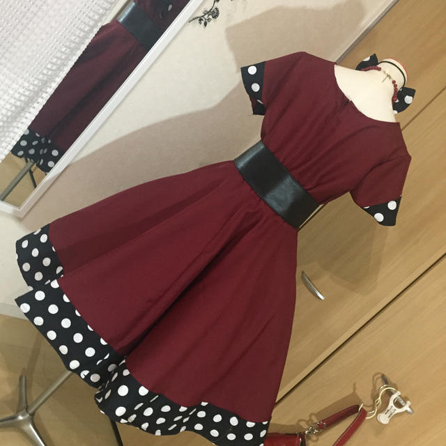 渋赤と黒白ドットのサーキュラーワンピースの通販 By チェリー ラクマ
