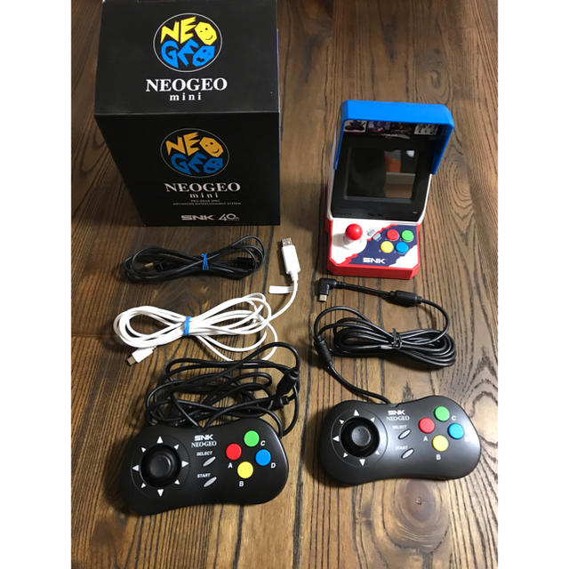 家庭用ゲーム機本体NEOGEO mini HDMIケーブル＋コントローラー２個付き