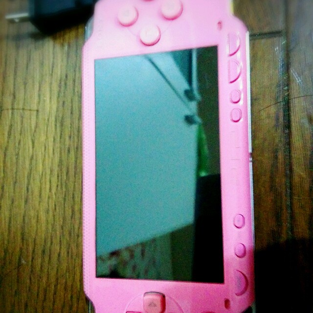 PSPピンク♡♡ エンタメ/ホビーのゲームソフト/ゲーム機本体(携帯用ゲーム機本体)の商品写真