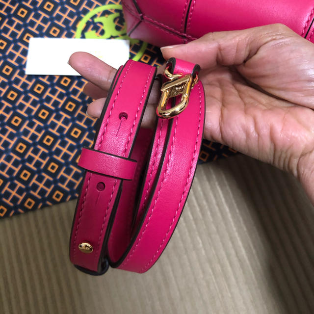 Tory Burch(トリーバーチ)のMini t satchel レディースのバッグ(ショルダーバッグ)の商品写真