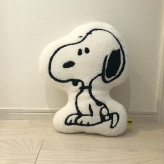 スヌーピー(SNOOPY)のスヌーピーミュージアム限定　クッション　SNOOPY(キャラクターグッズ)