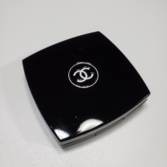 CHANEL(シャネル)のCHANEL　ミラー　空　ケース　　sale！ レディースのファッション小物(ミラー)の商品写真