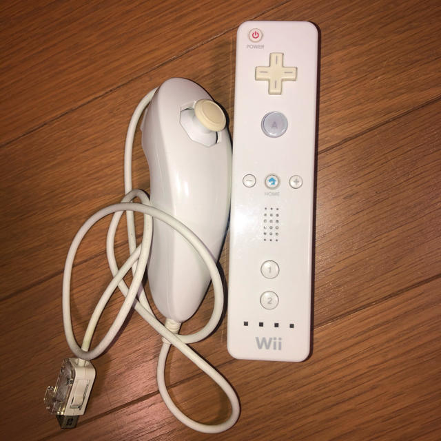 Wii(ウィー)のWiiリモコン&ヌンチャク　 エンタメ/ホビーのゲームソフト/ゲーム機本体(その他)の商品写真