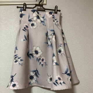 ミーア(MIIA)の【週末セール！お値下げしました】MIIA 花柄スカート(ひざ丈スカート)
