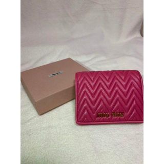 新品未使用◆miumiu 二つ折コンパクト財布 MAGENTA(財布)