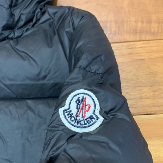 MONCLER(モンクレール)のpeko 様専用　モンクレール  キッズ　ダウンジャケット キッズ/ベビー/マタニティのキッズ服男の子用(90cm~)(ジャケット/上着)の商品写真