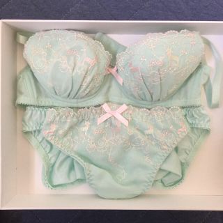 チュチュアンナ(tutuanna)の女性用下着 パンツ ショーツ ブラジャー セット 最終値下げ(ブラ&ショーツセット)