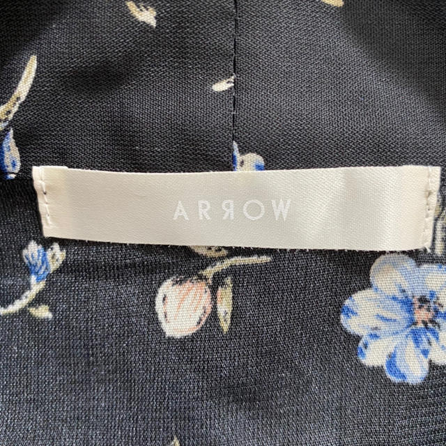 ARROW(アロー)のARROW 花柄 ロングワンピース レディースのワンピース(ロングワンピース/マキシワンピース)の商品写真