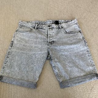 エイチアンドエム(H&M)のデニムハーフパンツ　H&M 38インチ　ケミカルウォッシュ(ショートパンツ)