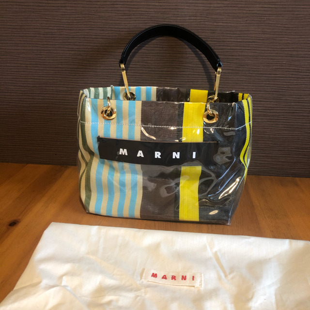 Marni(マルニ)のMarni glossy grip グロッシーグリップ　PVC ハンドバッグ レディースのバッグ(トートバッグ)の商品写真