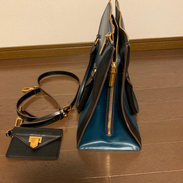 Charles and Keith(チャールズアンドキース)のバッグ10月いっぱいお値下げ レディースのバッグ(ハンドバッグ)の商品写真