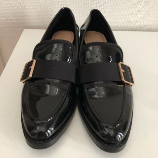 ザラ(ZARA)のZARA エナメルローファー　35(ローファー/革靴)