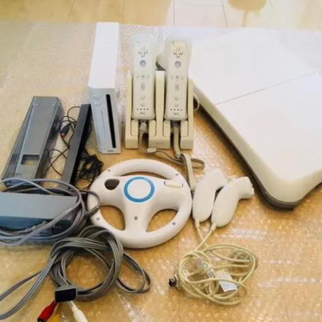 エンタメ/ホビー【スグにみんなで遊べる☆】Wii本体＋Wiiリモコン＋10本ソフトセット