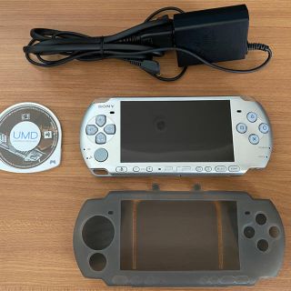 プレイステーションポータブル(PlayStation Portable)の【おまけ】PSP-3000 本体　シルバー GTA キングダム 他(携帯用ゲーム機本体)