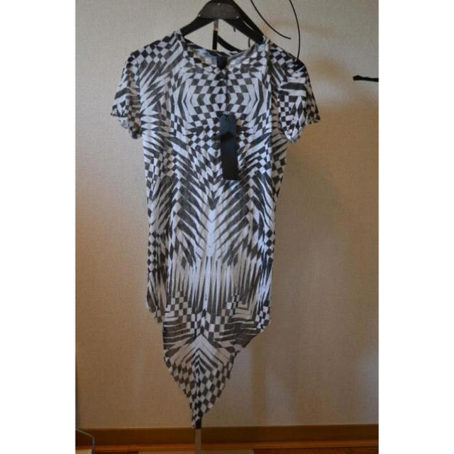 Gareth Pugh(ガレスピュー)の新品 GarethPughガレスピュー 幾何学柄変形Tシャツ メンズのトップス(Tシャツ/カットソー(半袖/袖なし))の商品写真