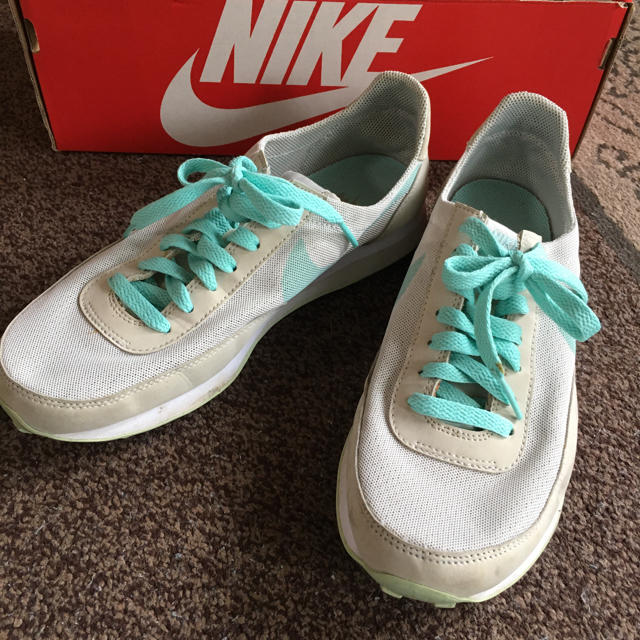 Nike ナイキ スニーカー メッシュ 爽やか エメラルドグリーン 24 の通販 By あす S Shop ナイキならラクマ Nike ナイキ スニーカー メッシュ 爽やか エメラルドグリーン 24 の通販 By あす S Shop ナイキならラクマ