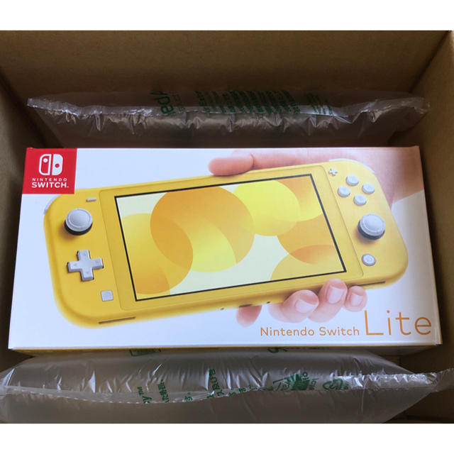 Nintendo Switch(ニンテンドースイッチ)の新品 switch lite イエロー  スイッチ ライト エンタメ/ホビーのゲームソフト/ゲーム機本体(家庭用ゲーム機本体)の商品写真