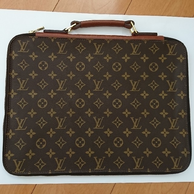 世界的に LOUIS VUITTON タブレットケース モノグラム ルイ・ヴィトン