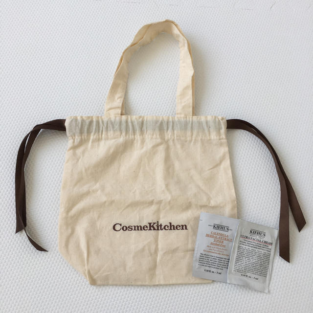 Cosme Kitchen(コスメキッチン)のコスメキッチン　巾着　おまけ付き レディースのバッグ(ショップ袋)の商品写真
