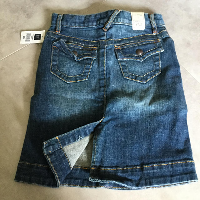 GAP Kids(ギャップキッズ)のGap新品デニムスカート130 キッズ/ベビー/マタニティのキッズ服女の子用(90cm~)(スカート)の商品写真