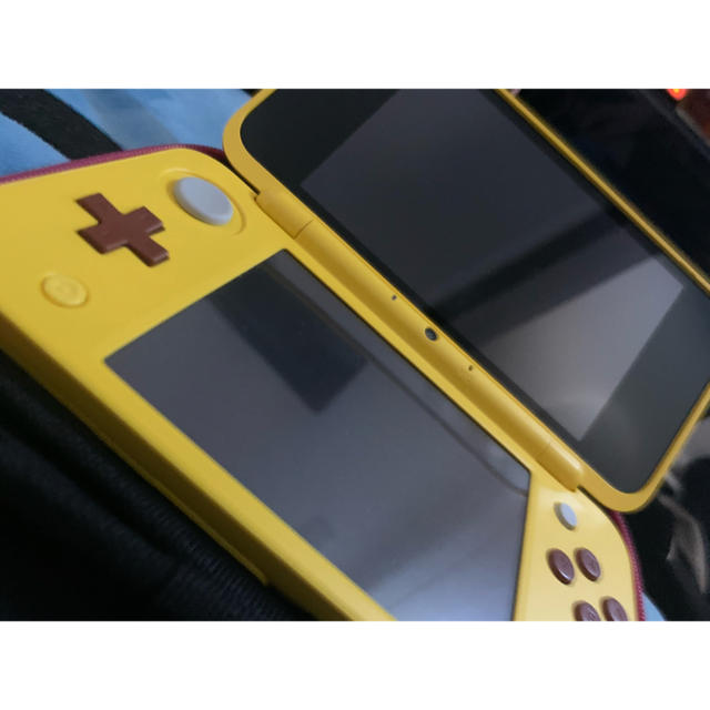 ニンテンドー2DS(ニンテンドー2DS)のnew 2DS 限定 ピカチュウ版 完売人気 エンタメ/ホビーのゲームソフト/ゲーム機本体(携帯用ゲーム機本体)の商品写真