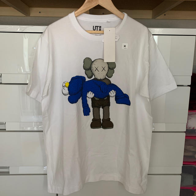 UNIQLO(ユニクロ)のUNIQLO　 KAWS　ユニクロ　カウズ　Tシャツ　エルモ　グラフィック　M メンズのトップス(Tシャツ/カットソー(半袖/袖なし))の商品写真