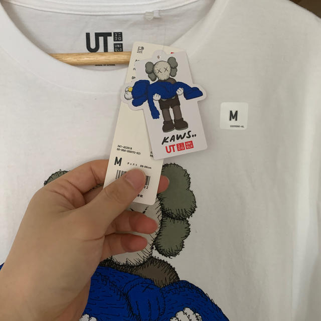 UNIQLO(ユニクロ)のUNIQLO　 KAWS　ユニクロ　カウズ　Tシャツ　エルモ　グラフィック　M メンズのトップス(Tシャツ/カットソー(半袖/袖なし))の商品写真