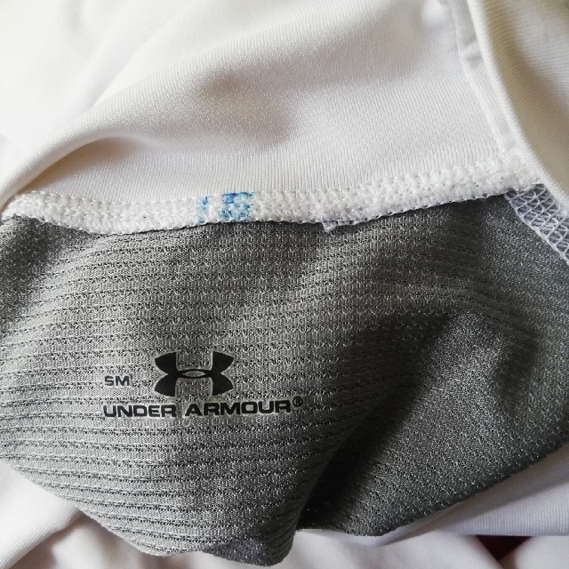 UNDER ARMOUR(アンダーアーマー)のアンダーシャツ　ハーフパンツ　ホワイト　白　Sサイズ メンズのアンダーウェア(その他)の商品写真