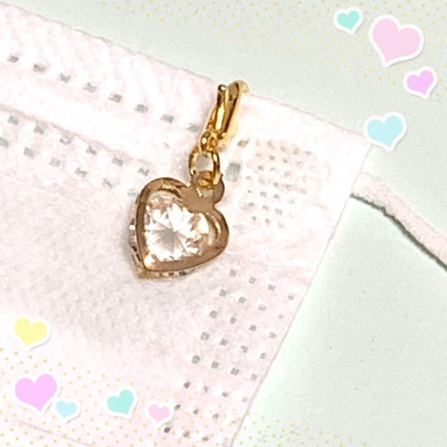 クリスタル ハート ❤︎ ガラスチャーム ❤︎ 1個 ハンドメイドのアクセサリー(チャーム)の商品写真