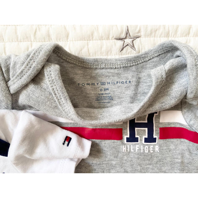 TOMMY HILFIGER(トミーヒルフィガー)の【baby】TOMMY HILFIGER ロンパース 2枚セット キッズ/ベビー/マタニティのベビー服(~85cm)(ロンパース)の商品写真