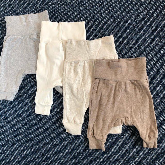 H&M(エイチアンドエム)の新生児　パンツ　4枚セット キッズ/ベビー/マタニティのベビー服(~85cm)(パンツ)の商品写真