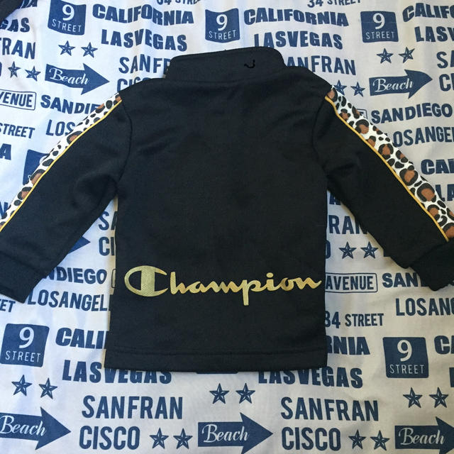 Champion(チャンピオン)のSALE♡ ☆ 未使用 ☆ Champion ジャージセット 90センチ キッズ/ベビー/マタニティのキッズ服男の子用(90cm~)(ジャケット/上着)の商品写真